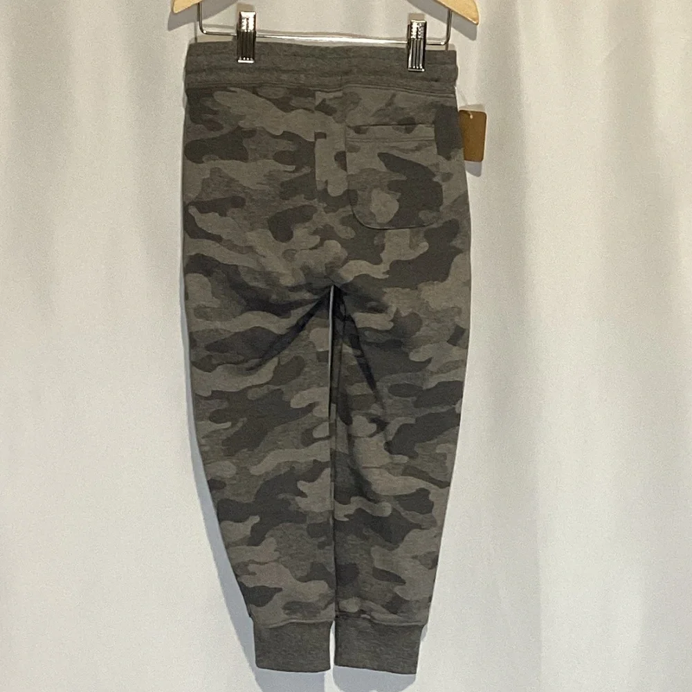 1758. 🟢 Old Navy Boys Camo Green Sweatpants EUC Size 5